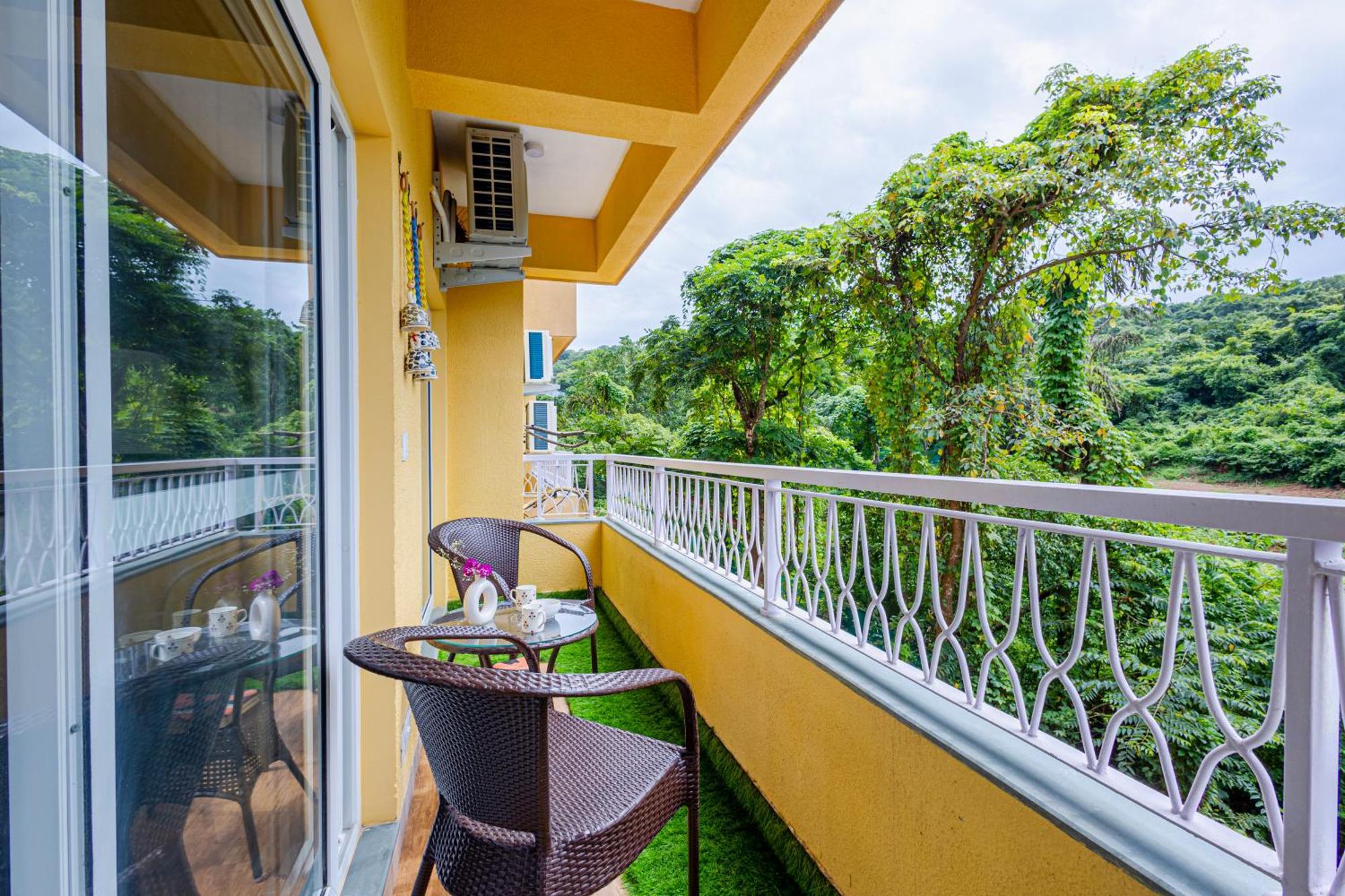 Alaya Stays 1 Bhk With Balcony & Pool - Veera Marina Кандолим Екстериор снимка